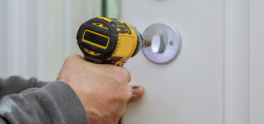 Street Locksmith For Smart Lock Repair in Greenacres, FL